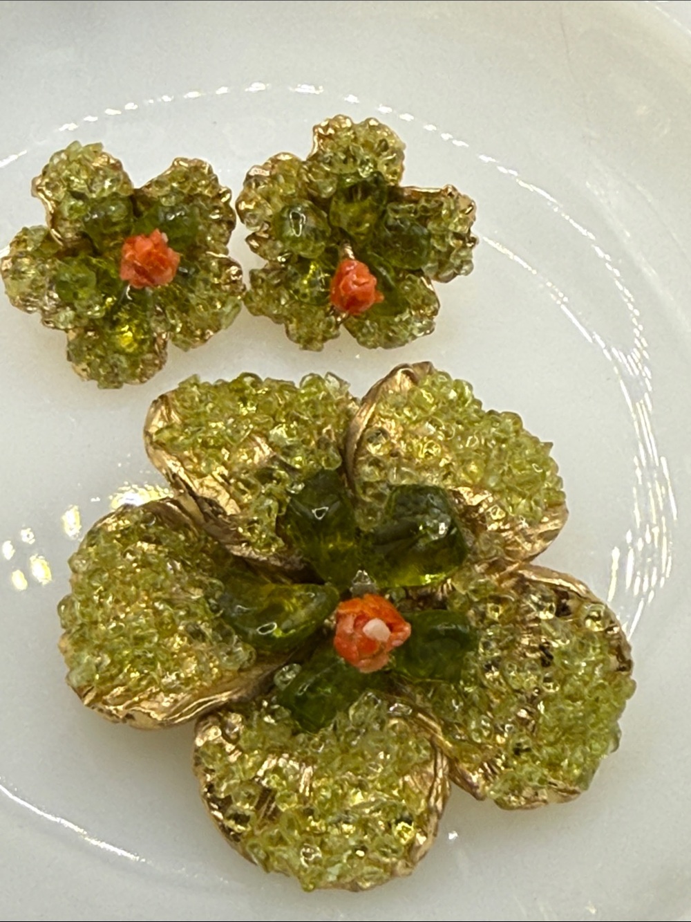 Swoboda unsigned vintage rare Demi parure peridot coral plated brooch pin set